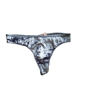 Victoria's Secret VELVET THONG size medium nwt